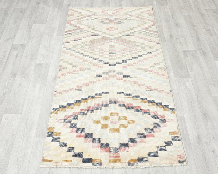 Beige Oushak Rug 2' 10" x 5' 2" | No. VR35091