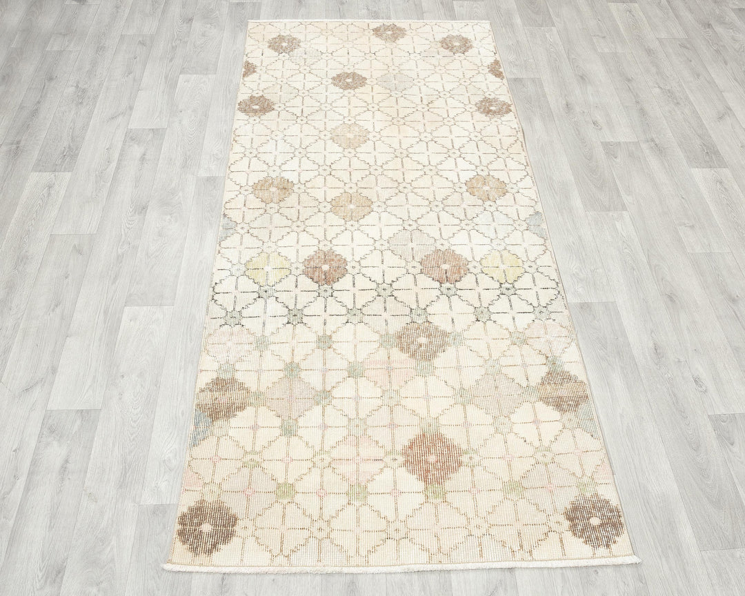 Beige Oushak Rug 3' x 6' 7" | No. VR87435