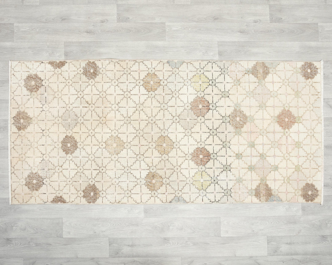 Beige Oushak Rug 3' x 6' 7" | No. VR87435