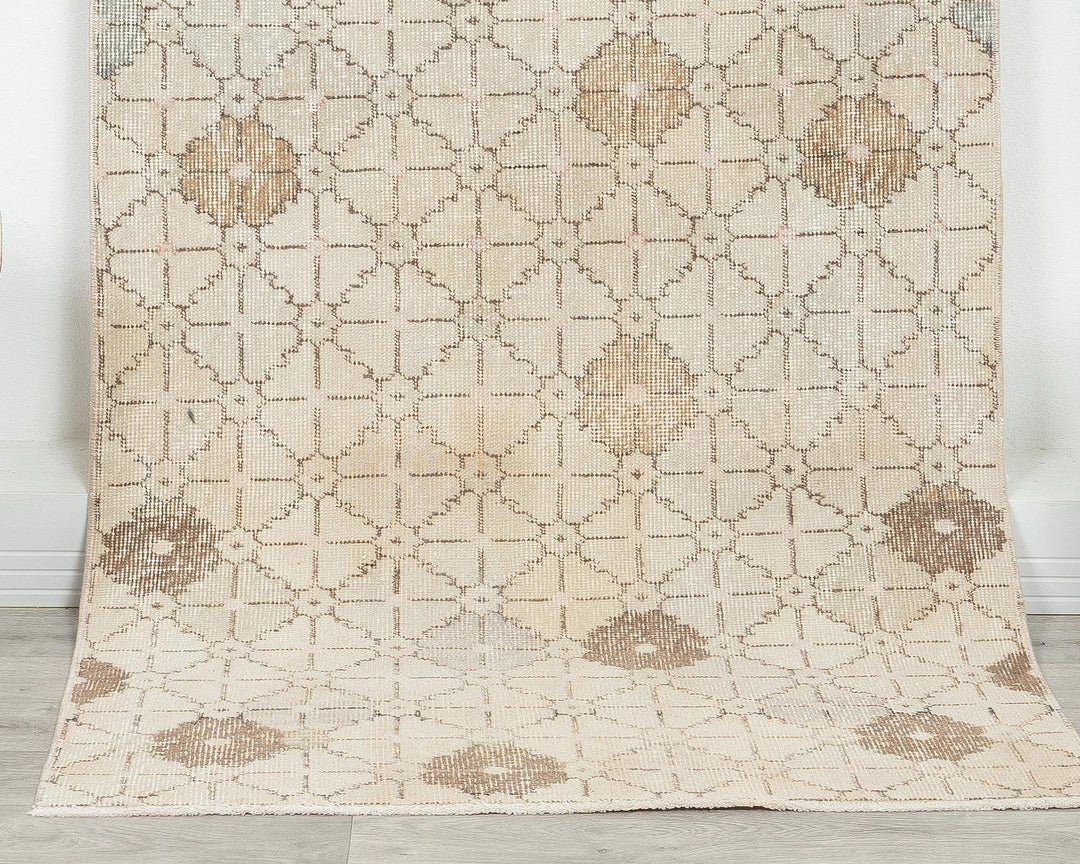 Beige Oushak Rug 3' x 6' 7" | No. VR87435