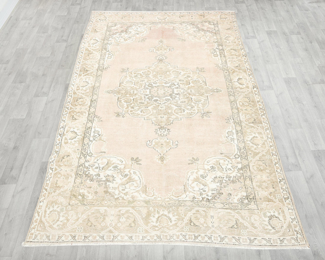 Beige Oushak Rug 5' 1" x 7' 11" | No. VR97934