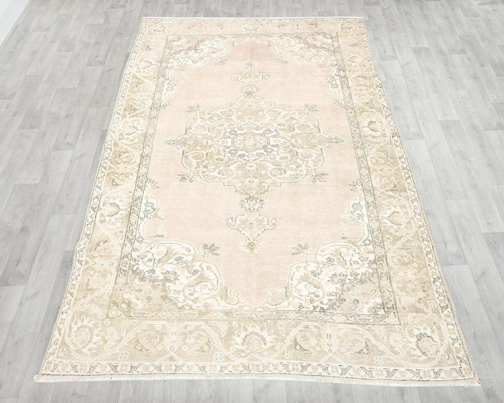 Beige Oushak Rug 5' 1" x 7' 11" | No. VR97934