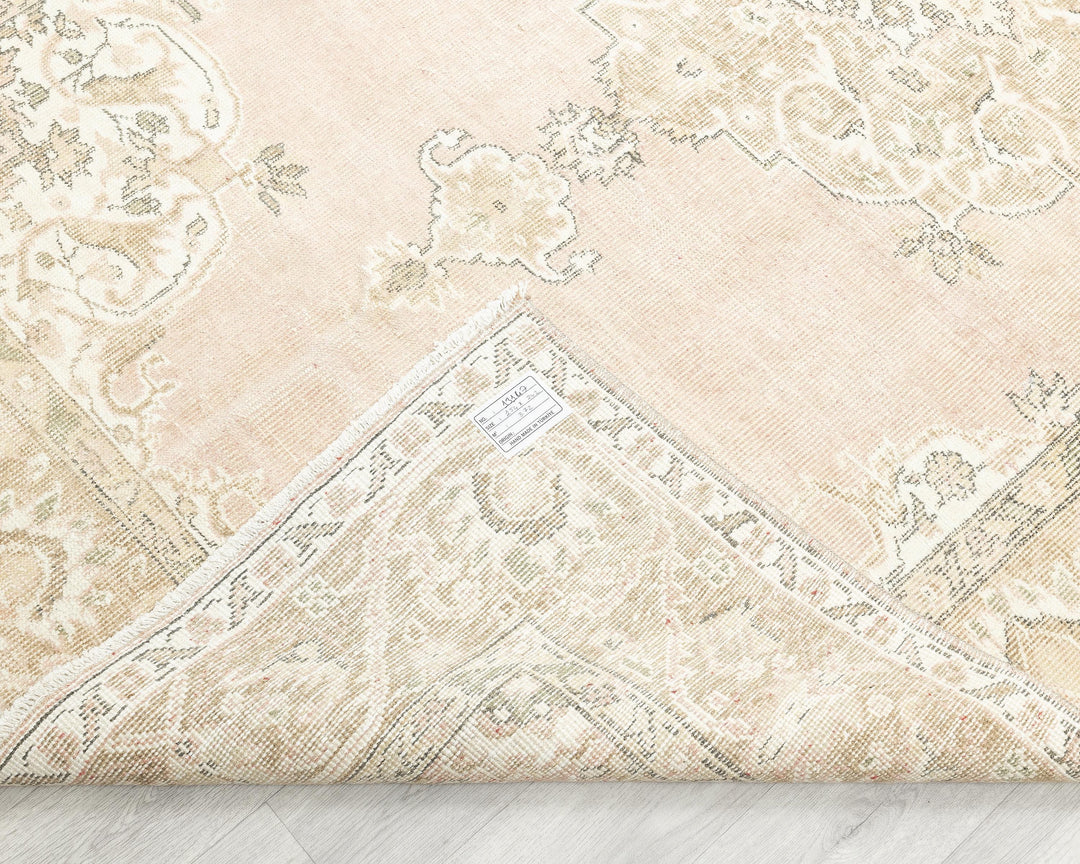 Beige Oushak Rug 5' 1" x 7' 11" | No. VR97934