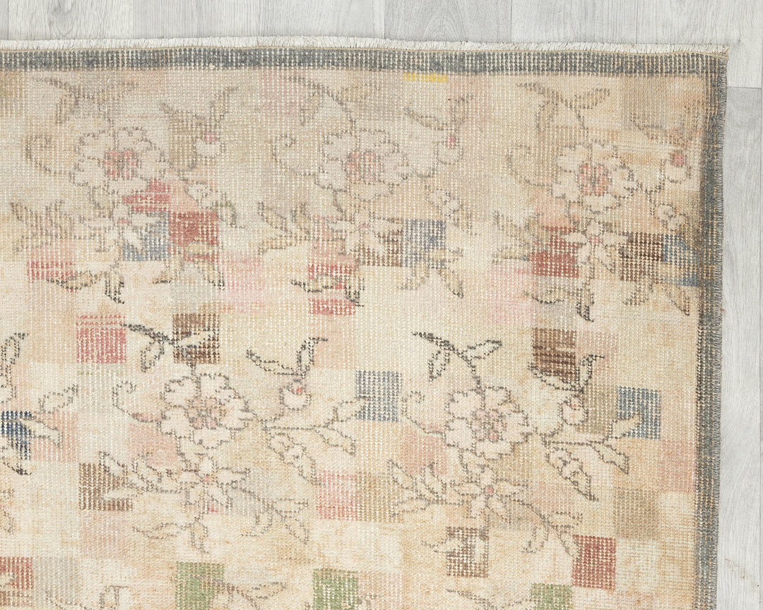 Neutral Oushak Rug 3' 11" x 7' 11" | No. VR20483