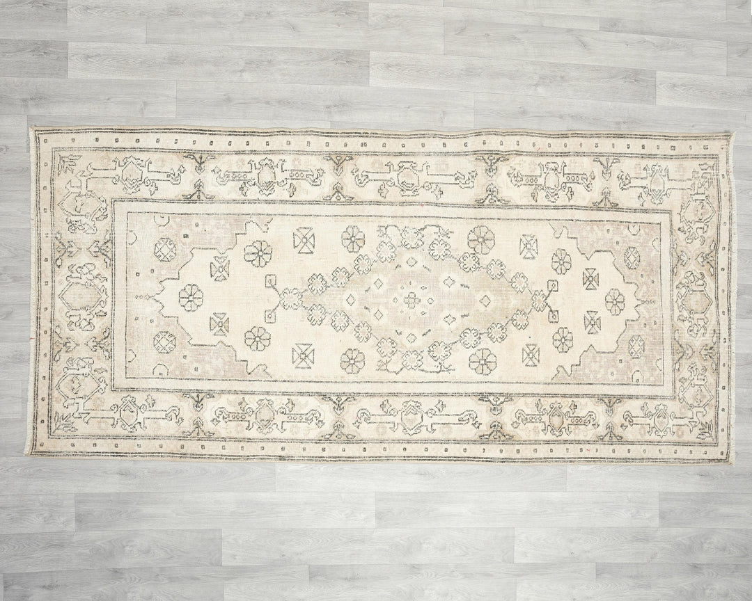 Oushak Rug 7' 10" x 3' 8" | No. VR95064