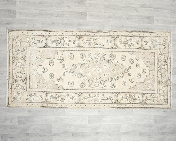 Oushak Rug 7' 10" x 3' 8" | No. VR95064