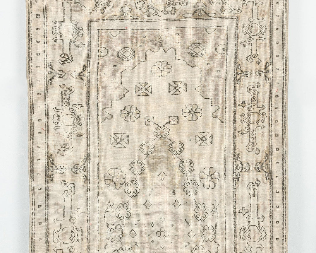 Oushak Rug 7' 10" x 3' 8" | No. VR95064