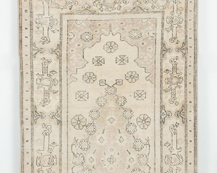 Oushak Rug 7' 10" x 3' 8" | No. VR95064