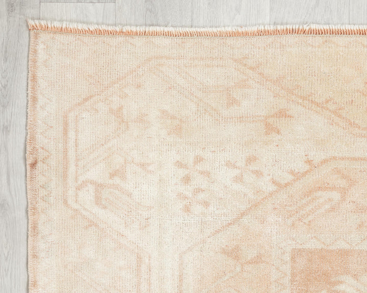 Beige Oushak Rug 4' 1" x 6' 2" | No. VR69101