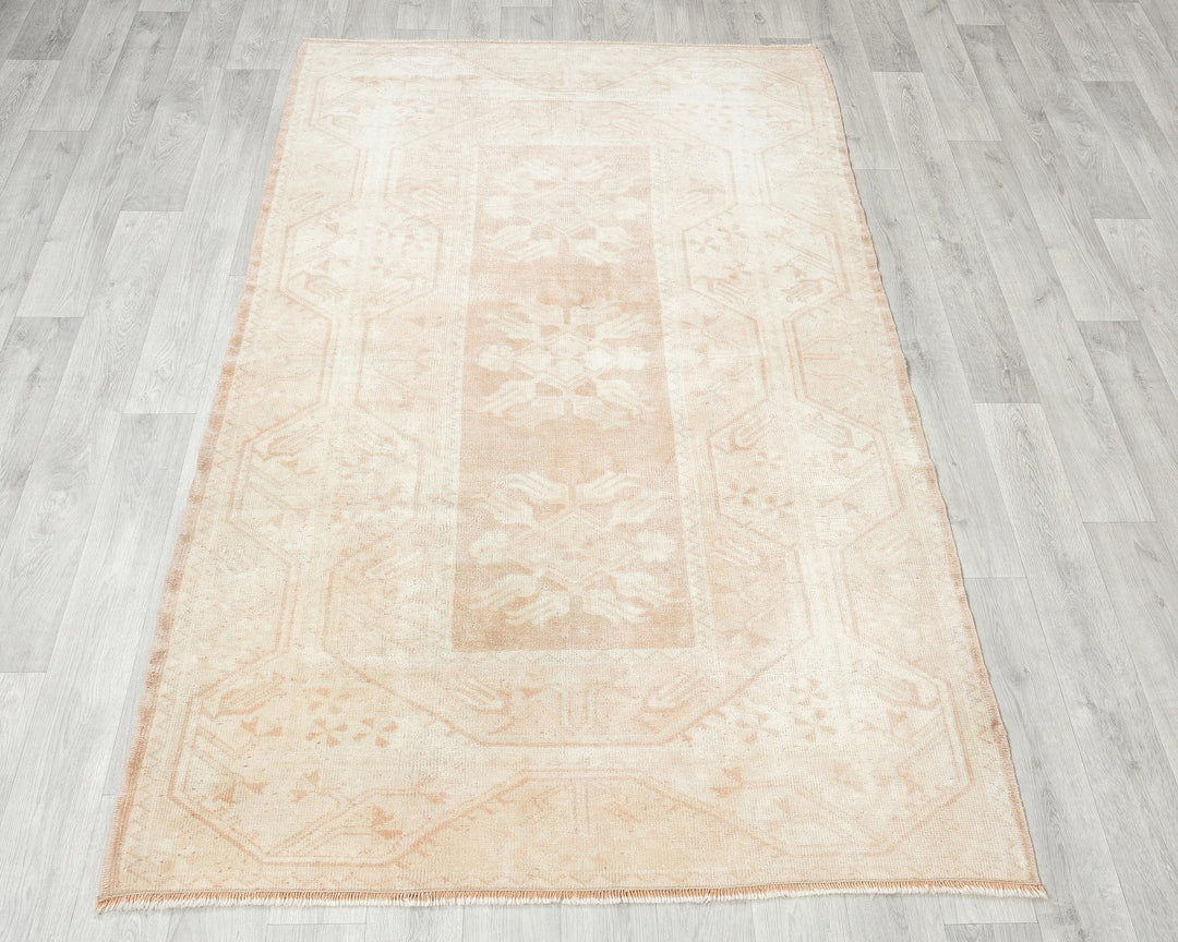 Beige Oushak Rug 4' 1" x 6' 2" | No. VR69101