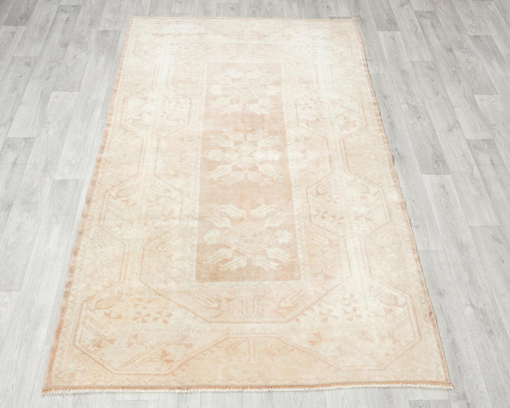 Beige Oushak Rug 4' 1" x 6' 2" | No. VR69101