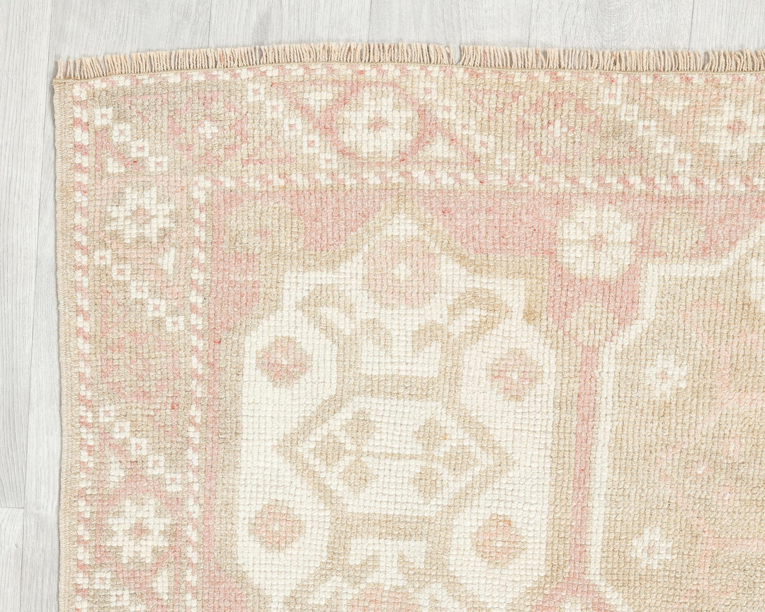 Faded Oushak Rug 2' 8" x 4' 8" | No. VR84116