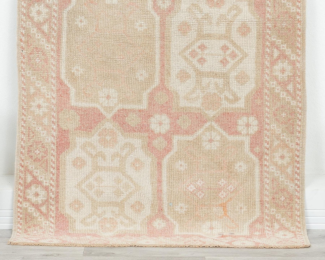 Faded Oushak Rug 2' 8" x 4' 8" | No. VR84116
