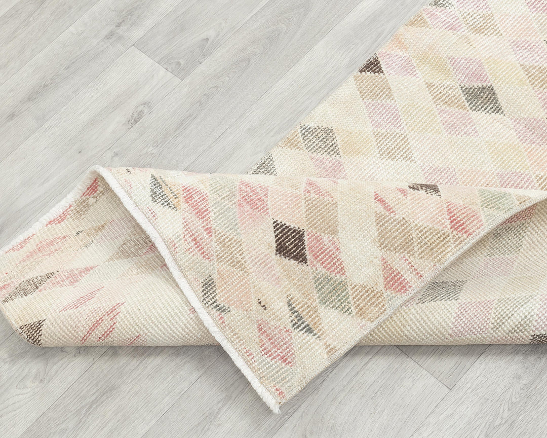 Beige Oushak Rug 2' 2" x 5' 10" | No. VR67604