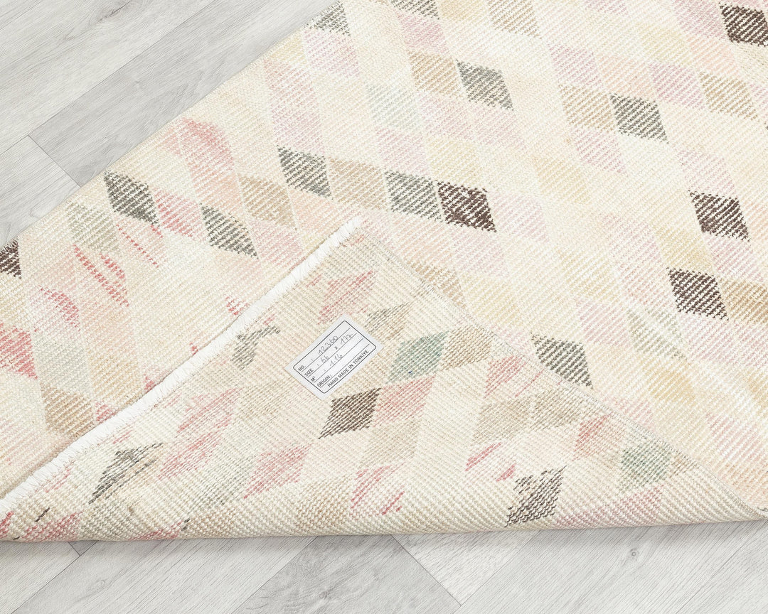 Beige Oushak Rug 2' 2" x 5' 10" | No. VR67604