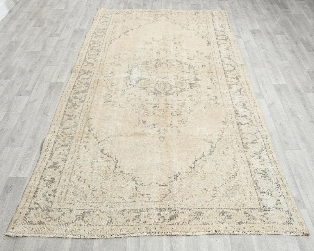Beige Oushak Rug 5' 5" x 9' 4" | No. VR73733