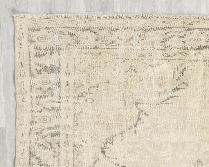 Beige Oushak Rug 5' 5" x 9' 4" | No. VR73733