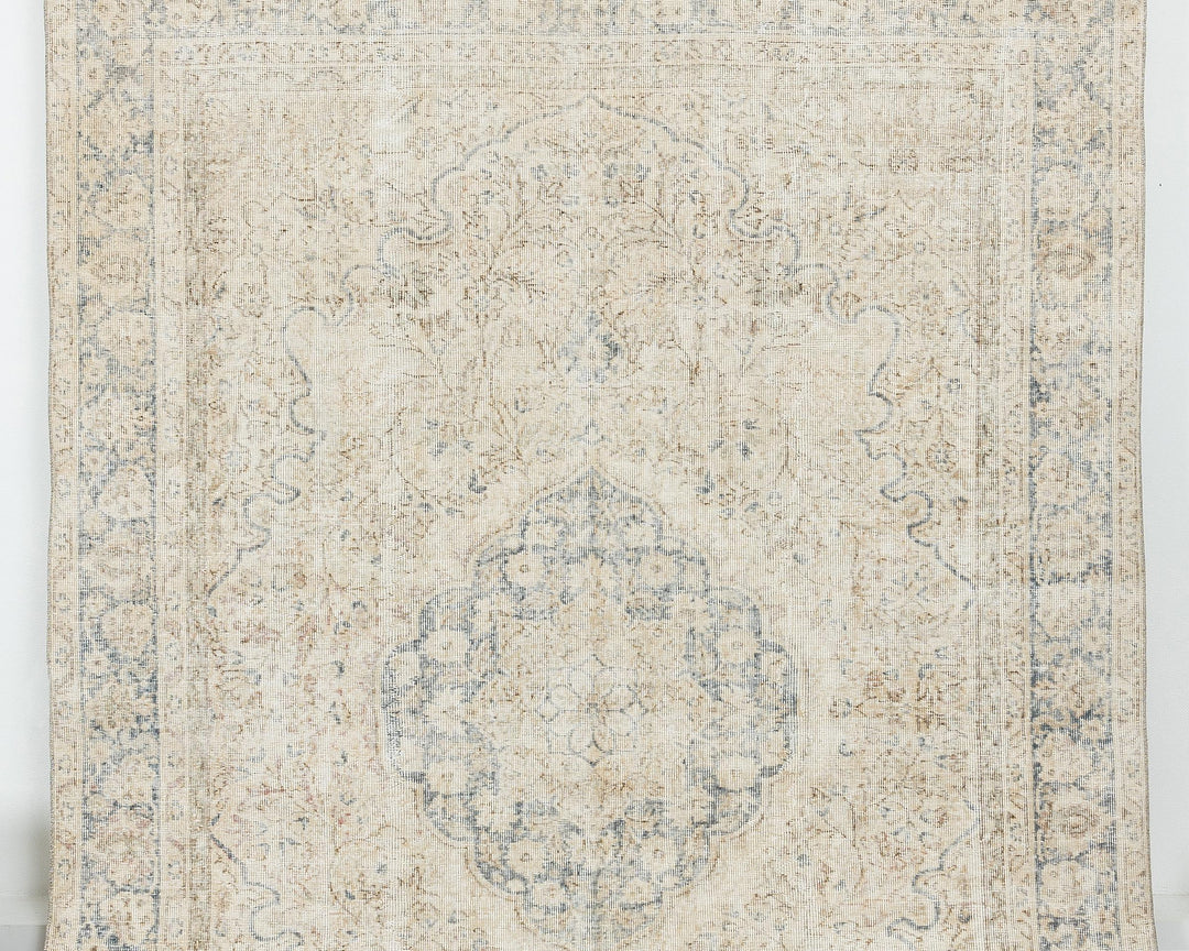 Neutral Oushak Rug 6' 9" x 9' 11" | No. VR67169