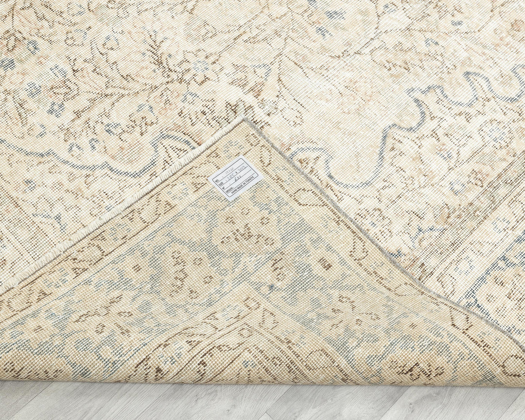 Neutral Oushak Rug 6' 9" x 9' 11" | No. VR67169