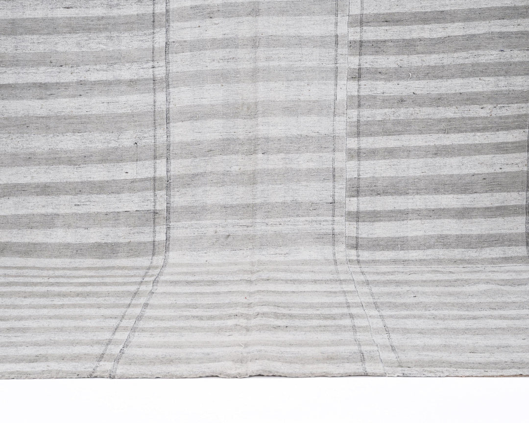 Kilim Rug 6' 5" x 9' 10" | No. VR70890