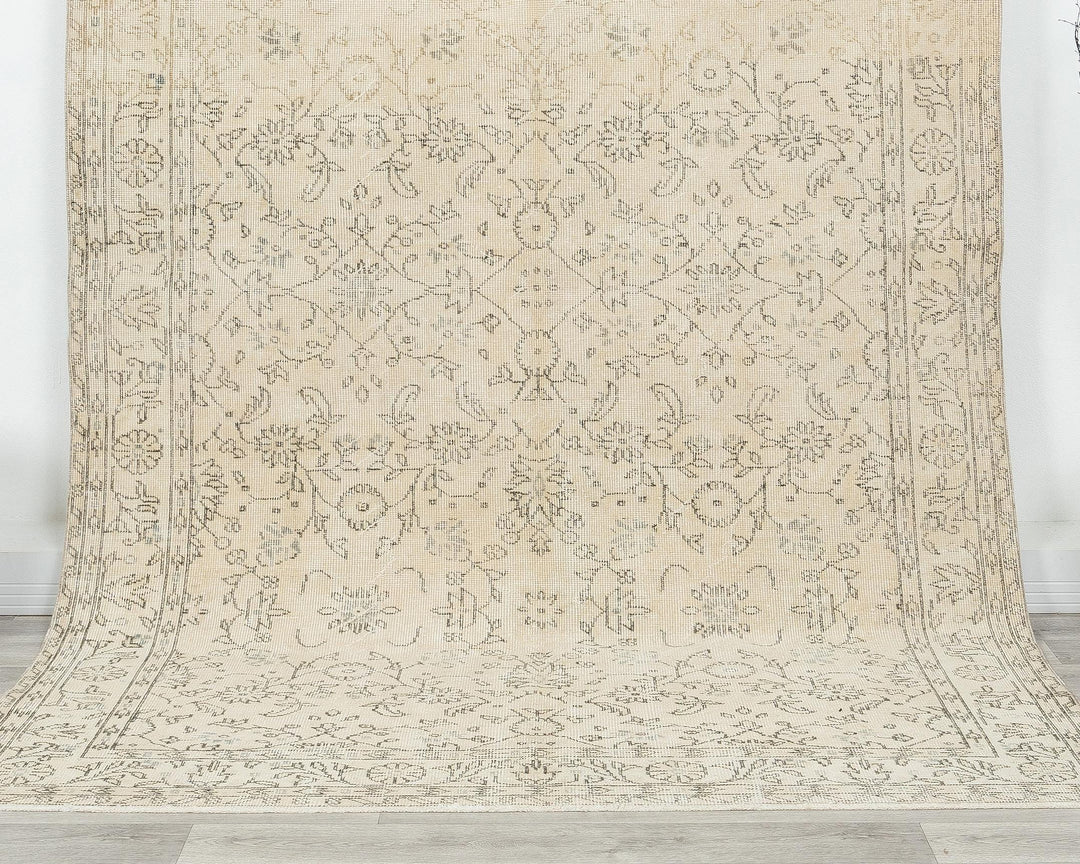 Beige Oushak Rug 5' 8" x 9' | No. VR36818
