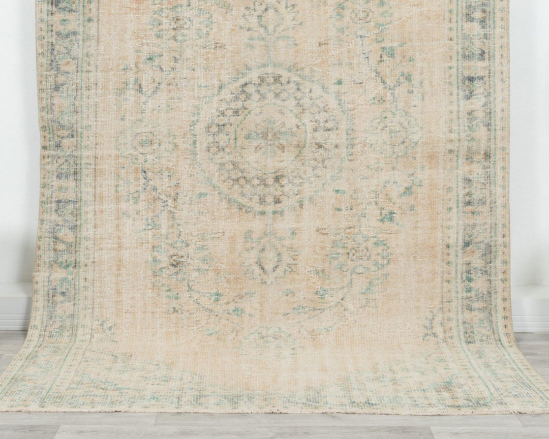 Beige Oushak Rug 5' 6" x 9' | No. VR77165