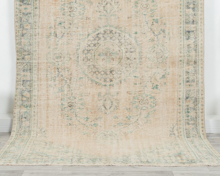 Beige Oushak Rug 5' 6" x 9' | No. VR77165