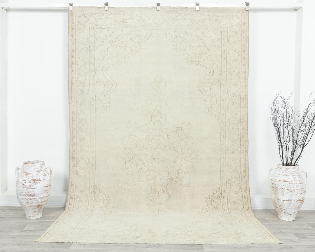 Beige Oushak Rug 6' 1" x 9' 2" | No. VR17701