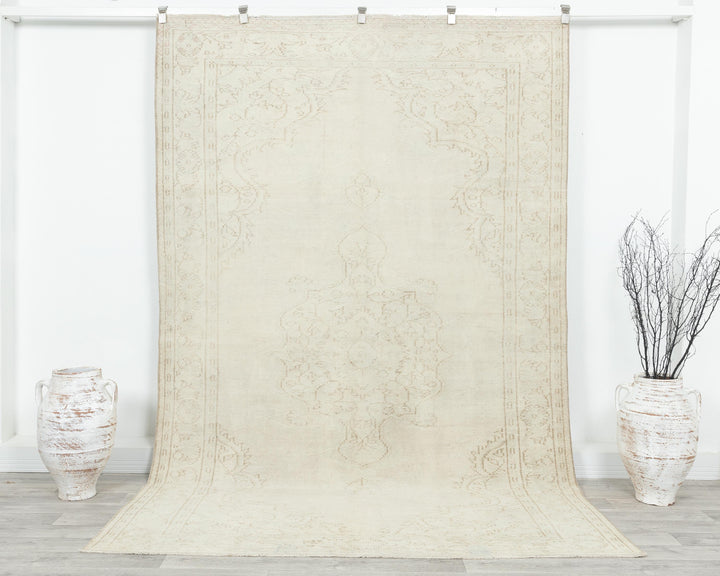 Beige Oushak Rug 6' 1" x 9' 2" | No. VR17701