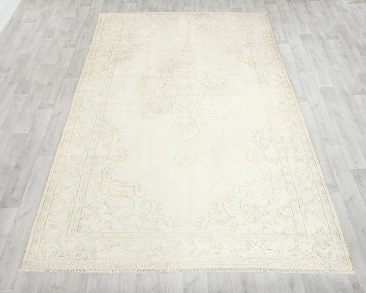 Beige Oushak Rug 6' 1" x 9' 2" | No. VR17701