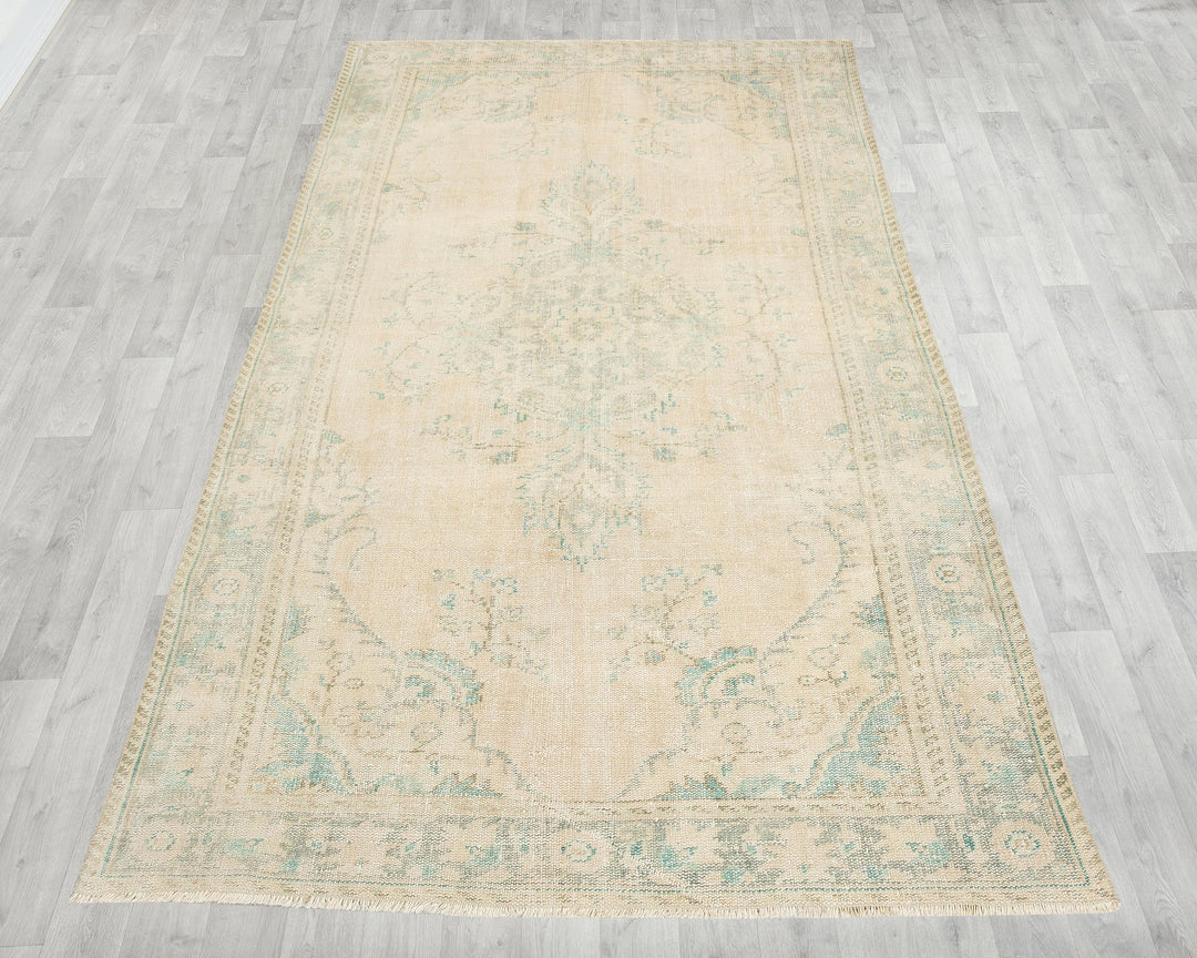 Neutral Oushak Rug 5' 5" x 9' | No. VR40613