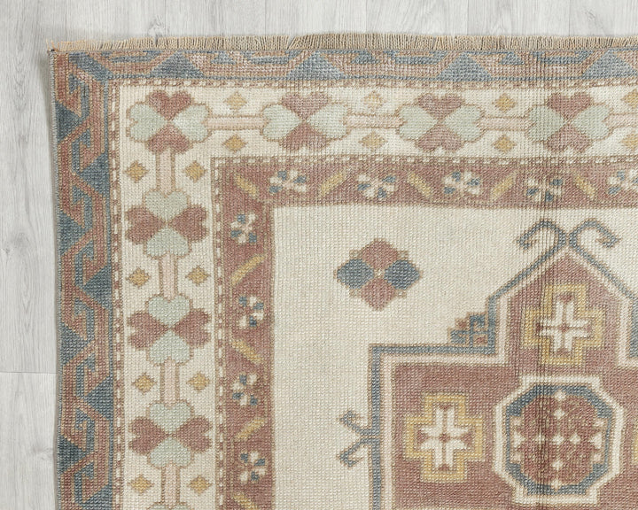 Faded Oushak Rug 4' 1" x 5' 7" | No. VR22665