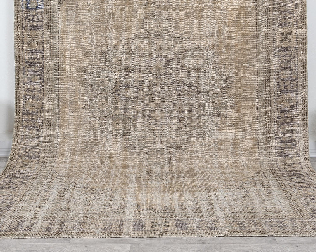 Faded Oushak Rug 6' 8" x 10' 2" | No. VR80105