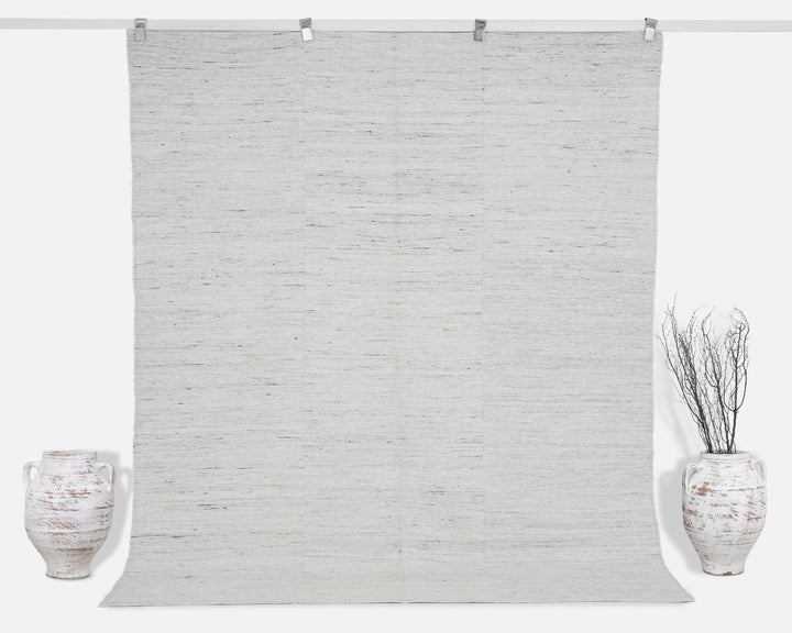 White Kilim Rug 6' 2" x 7' 10" | No. VR63735