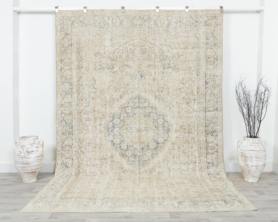 Neutral Oushak Rug 6' 9" x 9' 11" | No. VR67169