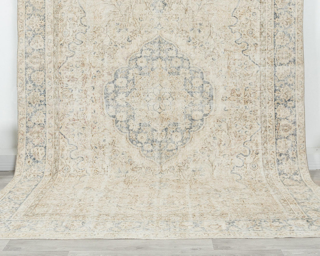 Neutral Oushak Rug 6' 9" x 9' 11" | No. VR67169