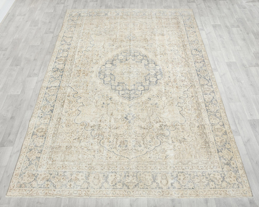 Neutral Oushak Rug 6' 9" x 9' 11" | No. VR67169