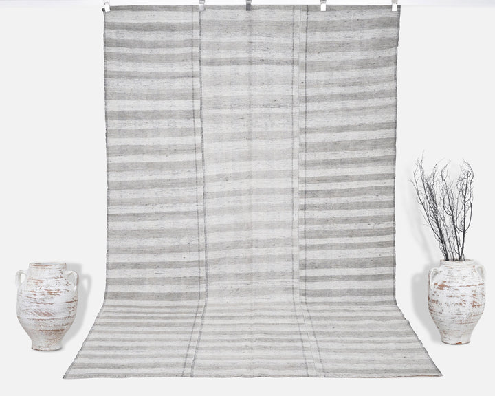 Kilim Rug 6' 5" x 9' 10" | No. VR70890