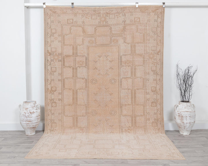 White Oushak Rug 6' 4" x 9' 7" | No. VR99329