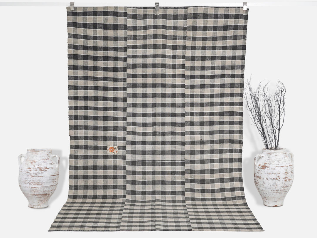 Kilim Rug 5' 11" x 8' 10" | No. VR95527