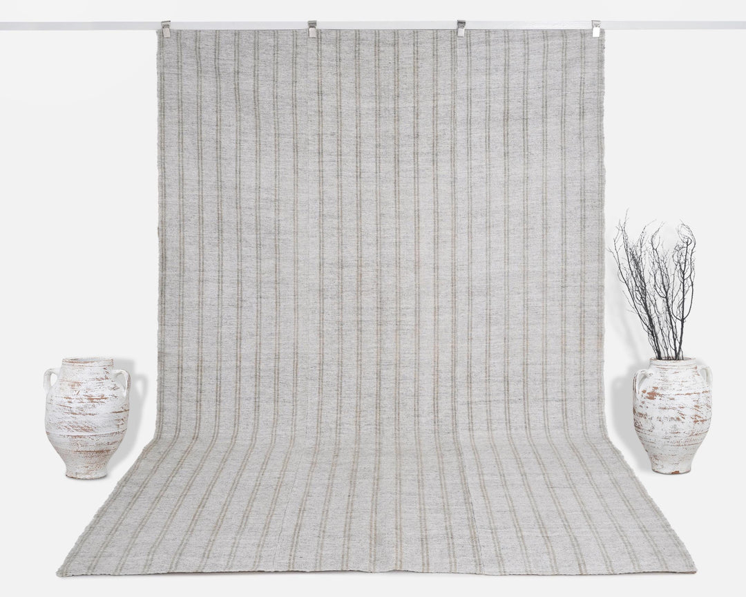 Gray Kilim Rug 7' 2" x 10' 8" | No. VR26587