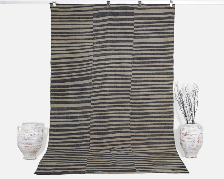 Kilim Rug 5' 5" x 8' 11" | No. VR58196