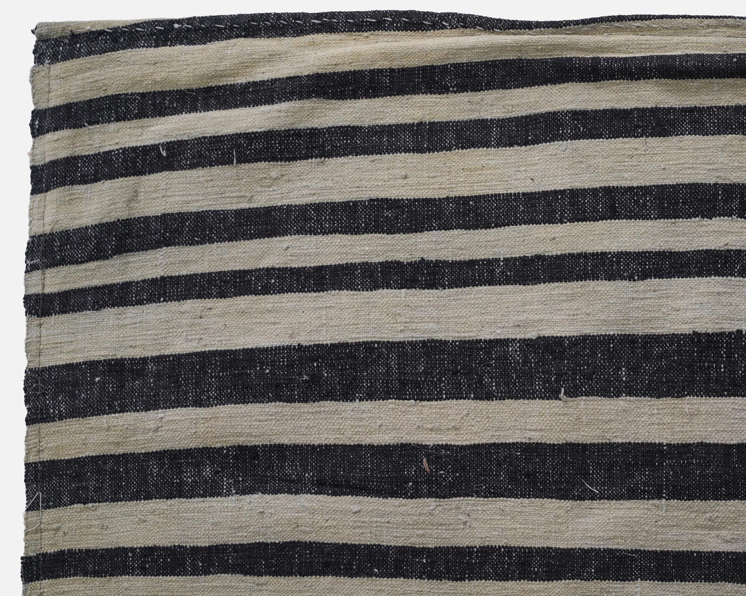 Kilim Rug 5' 5" x 8' 11" | No. VR58196