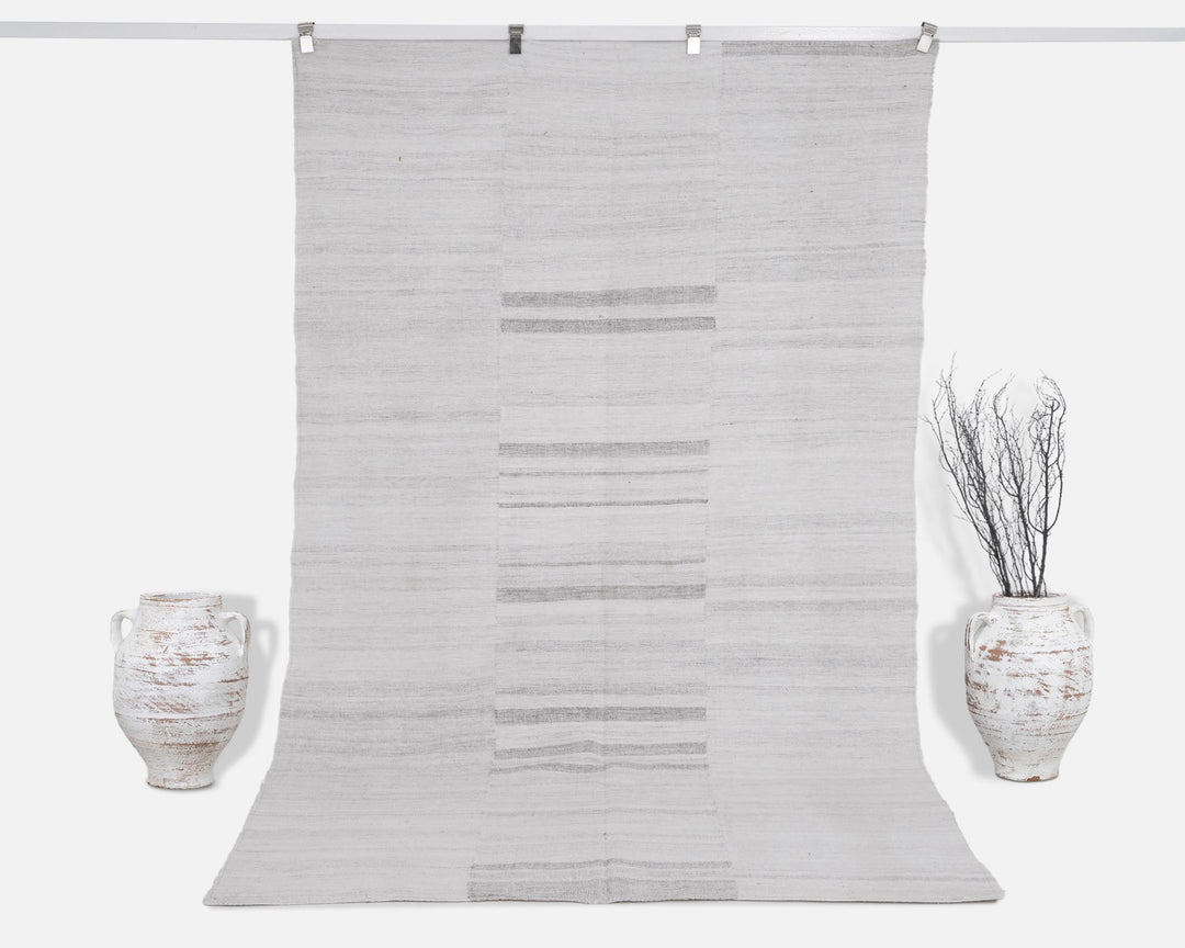 White Kilim Rug 5' 8" x 9' 3" | No. VR91351