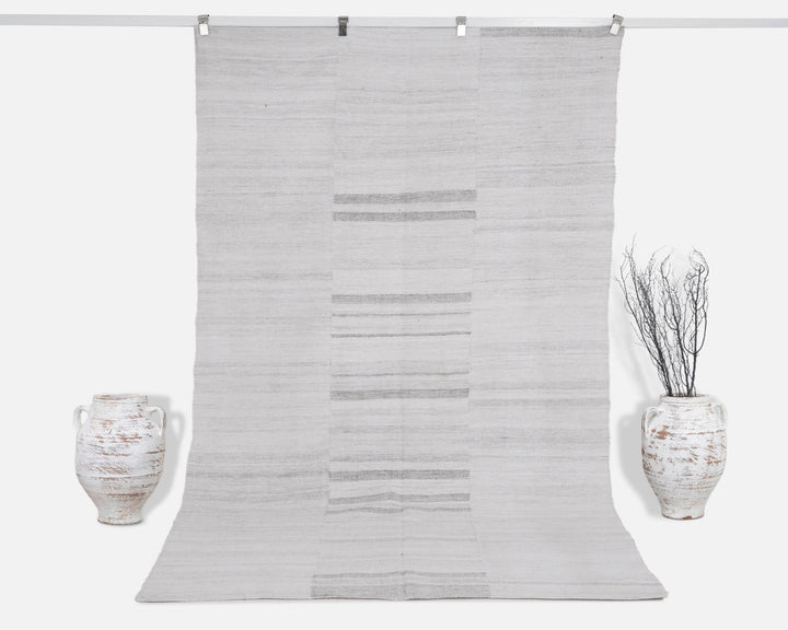 White Kilim Rug 5' 8" x 9' 3" | No. VR91351