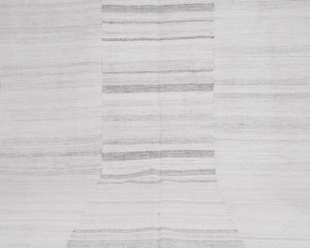 White Kilim Rug 5' 8" x 9' 3" | No. VR91351