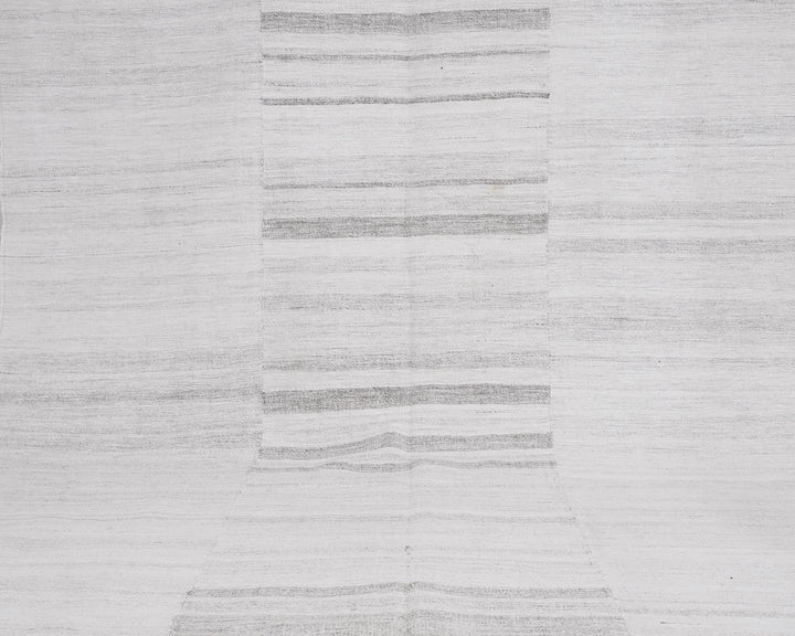 White Kilim Rug 5' 8" x 9' 3" | No. VR91351