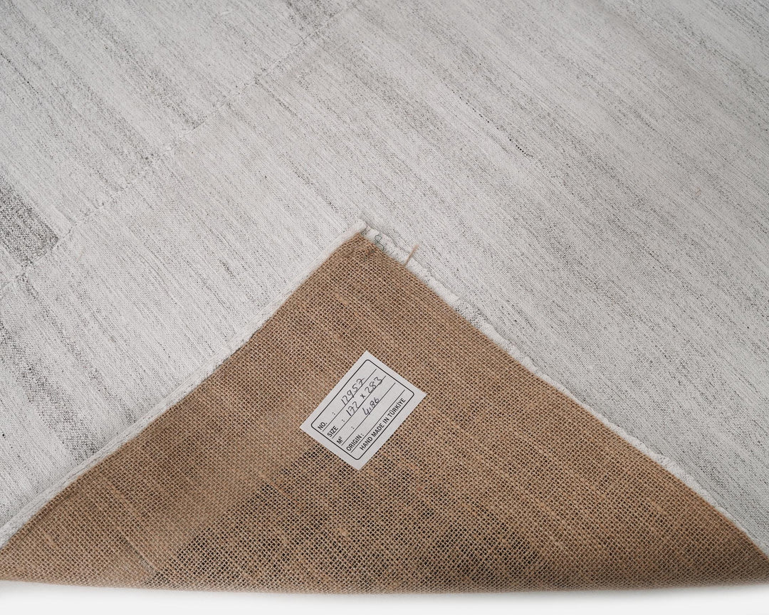 White Kilim Rug 5' 8" x 9' 3" | No. VR91351
