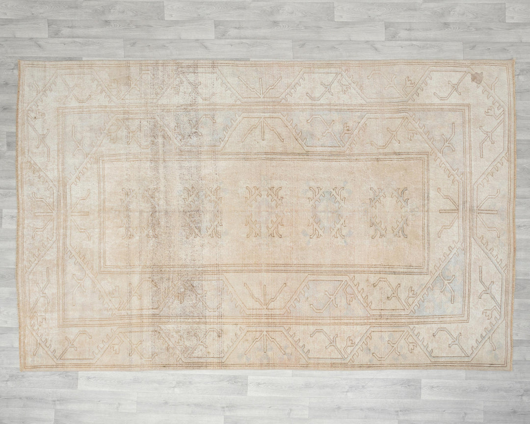 Beige Oushak Rug 6' 5" x 9' 8" | No. VR86172