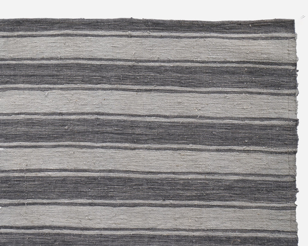 Brown Kilim Rug 5' 5" x 7' 10" | No. VR26936